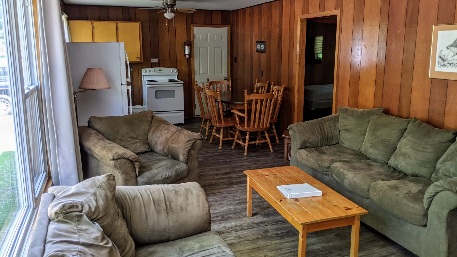 Pigeon-Lake-Resort-Cottage-nineteen-livingroom